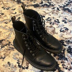 Dr martens combat boot